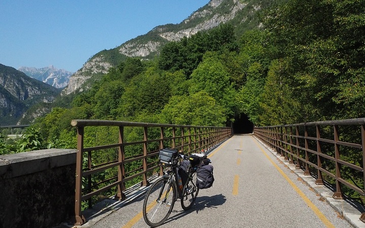 Cyklotrasa spojující italské Grado a rakouský Salzburg - Ciclovia Alpe Adria Radweg